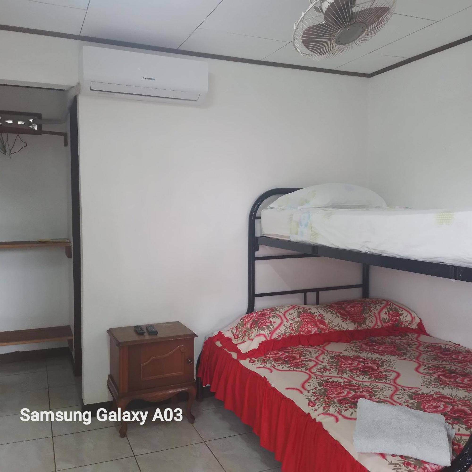 Cabinas Smith 2 Cahuita Luaran gambar